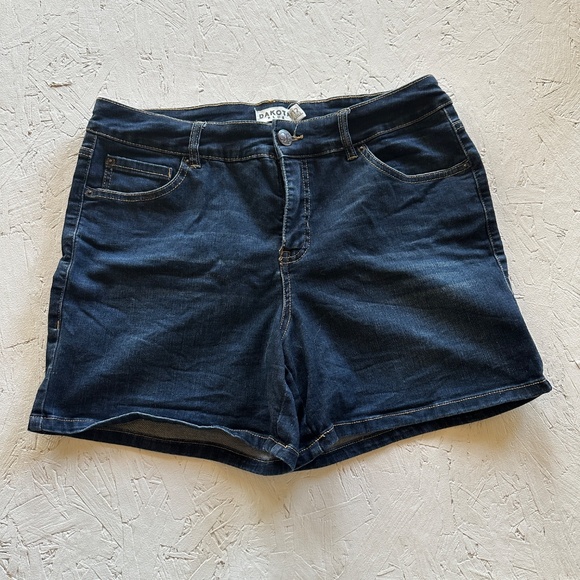 Dakota Blue Jean shorts Size 12 - Picture 2 of 13
